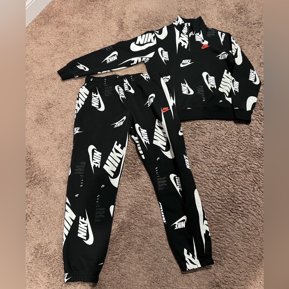 Men’s Nike Jogging Suit